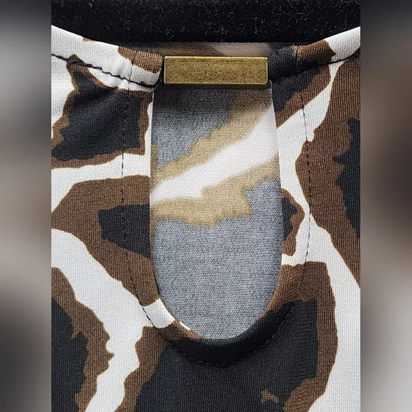 Giraffe/Animal Print Sleeveless Womens Blouse - Picture 6 of 10